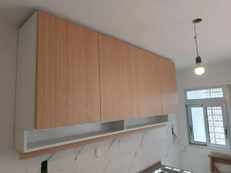 Mueble Aéreo 1,20m – 4 Puertas Batientes con Agarre Ciego – Blanco y Kendall