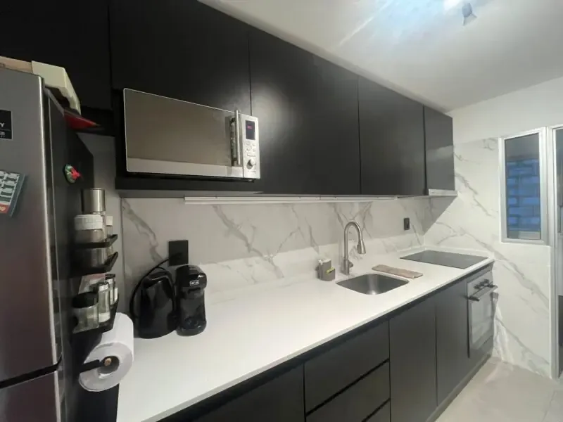 Mueble Aéreo 3m – Puertas Batientes y Espacio para Micro – Negro