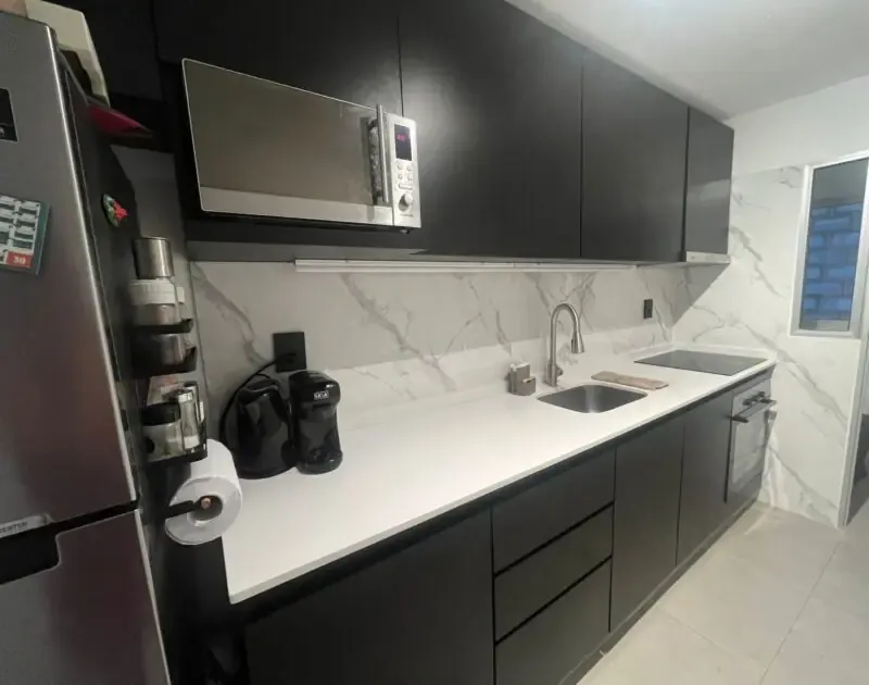 Mueble Bajo Mesada 3m – Puertas Batientes, Cajones y Espacio para Horno Empotrado – Negro