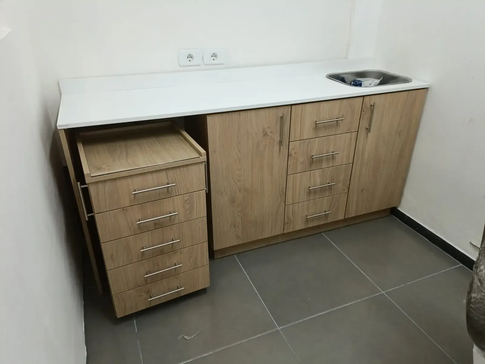 Mueble Bajo Recto 1,90m – Puertas, Cajones y Bacha – Kendall